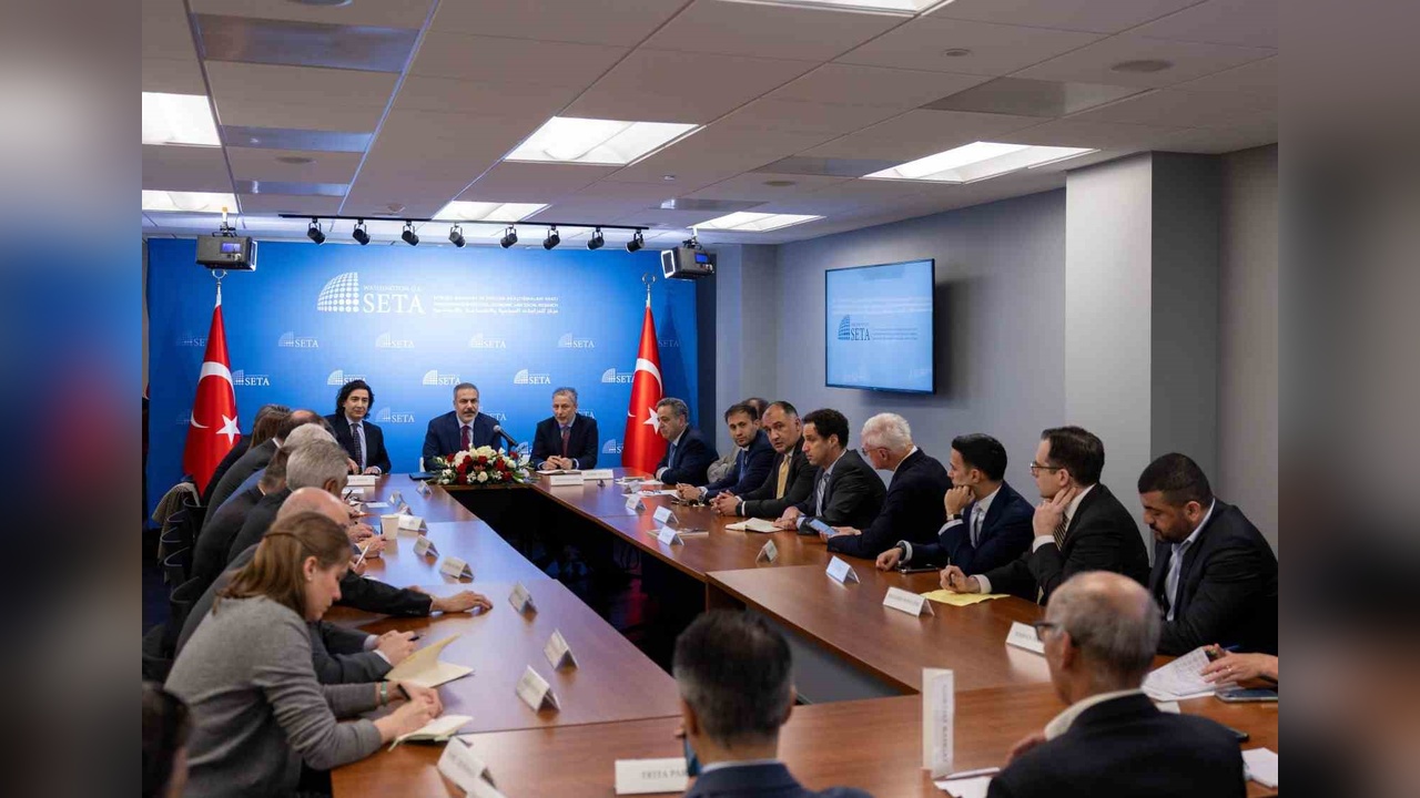Dışişleri Bakanı Fidan, SETA Toplantısında Bir Araya Geldi