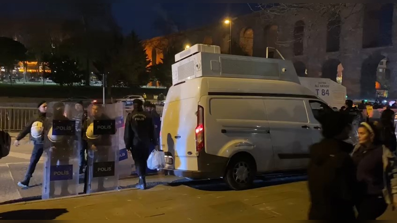 Saraçhane'de Gösteri: Metro İstasyonunda Taşkınlık ve Gözaltılar