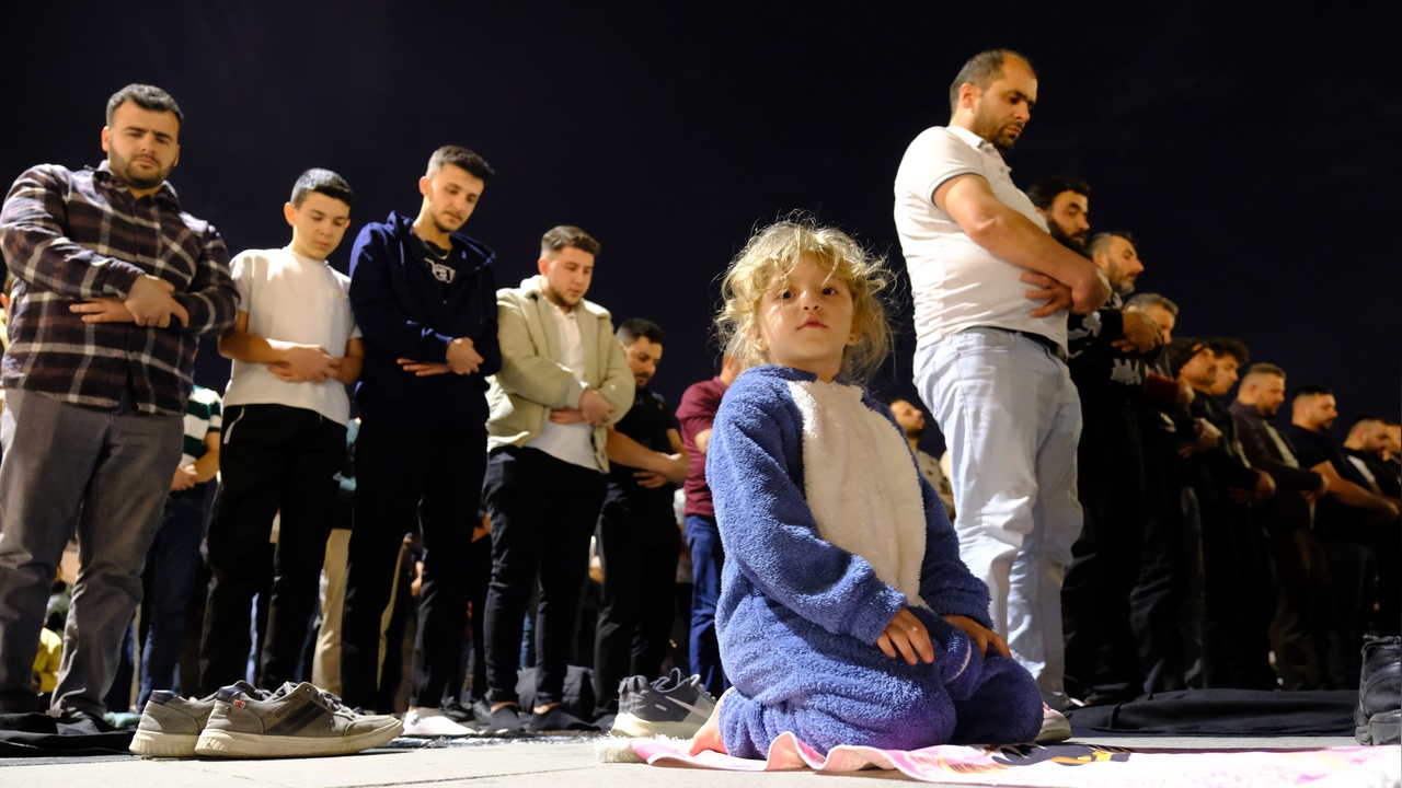 Konya'da Kadir Gecesi Coşkusu: On Binlerce İnsan Dua Etti
