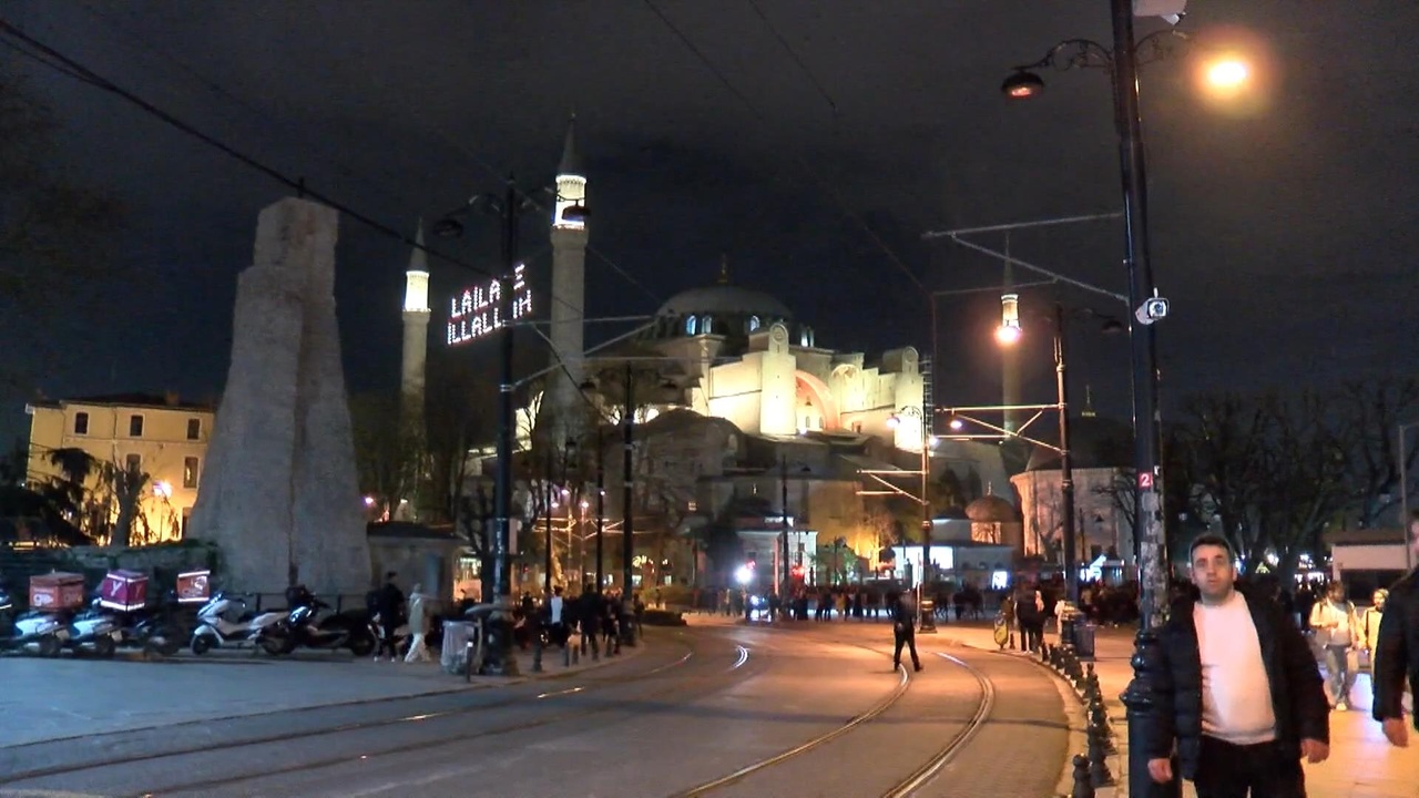 Kadir Gecesi, İstanbul'da Coşkuyla Kutlandı
