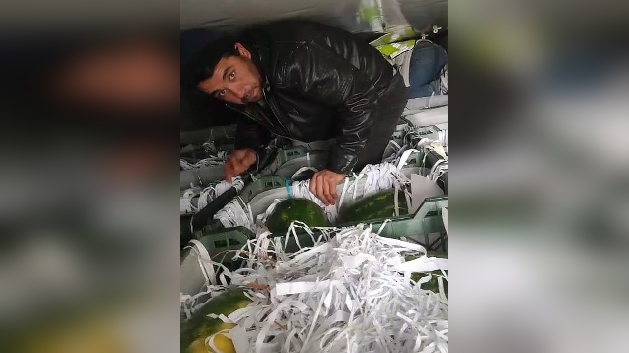 Karpuz Yüklü TIR'dan Üç Kaçak Göçmen Çıktı
