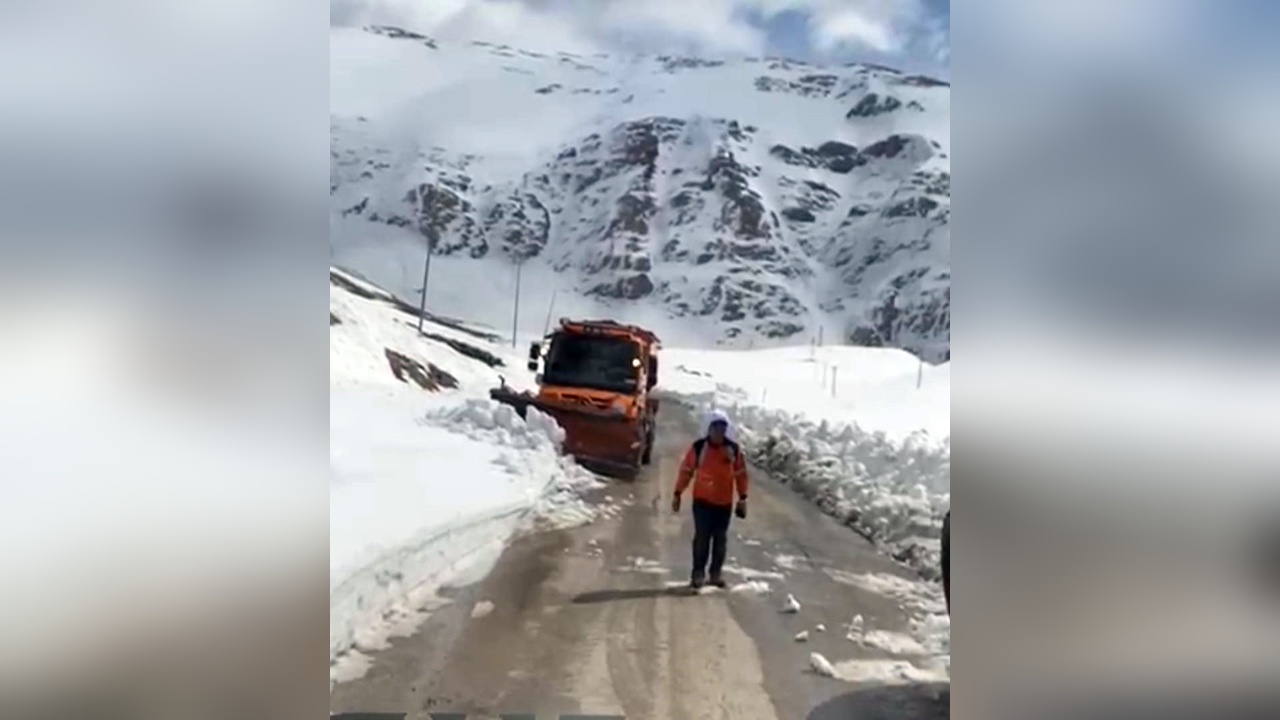 Van-Bahçesaray Kara Yolu Ulaşımına Kavuştu