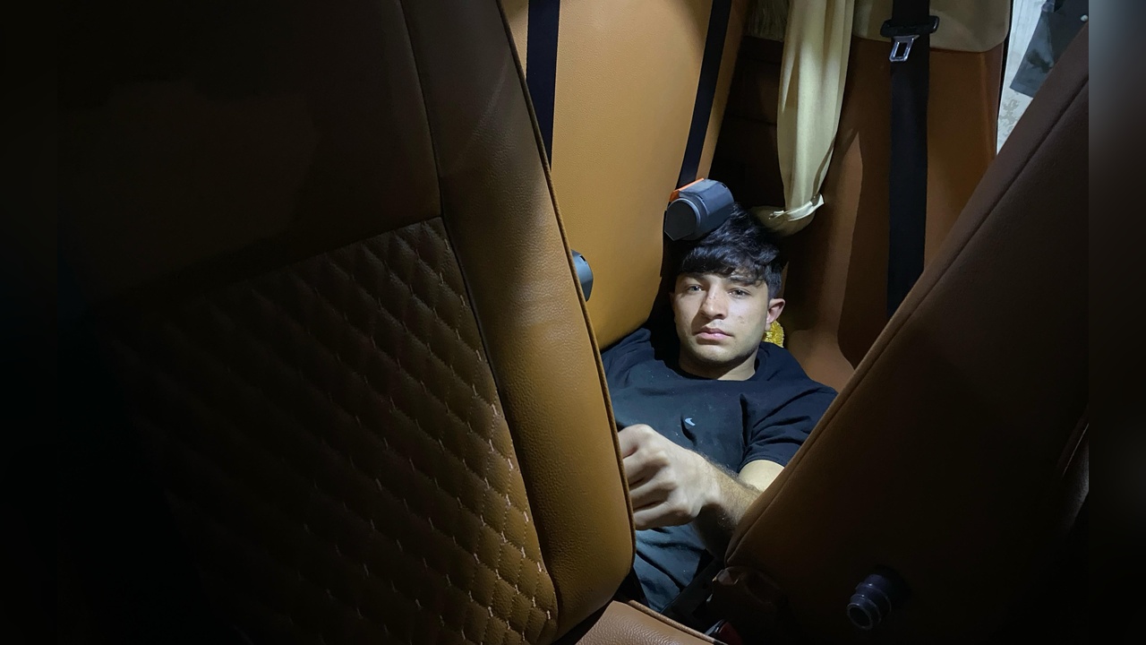 Minibüs Koltuklarından Kaçak Göçmen Çıktı
