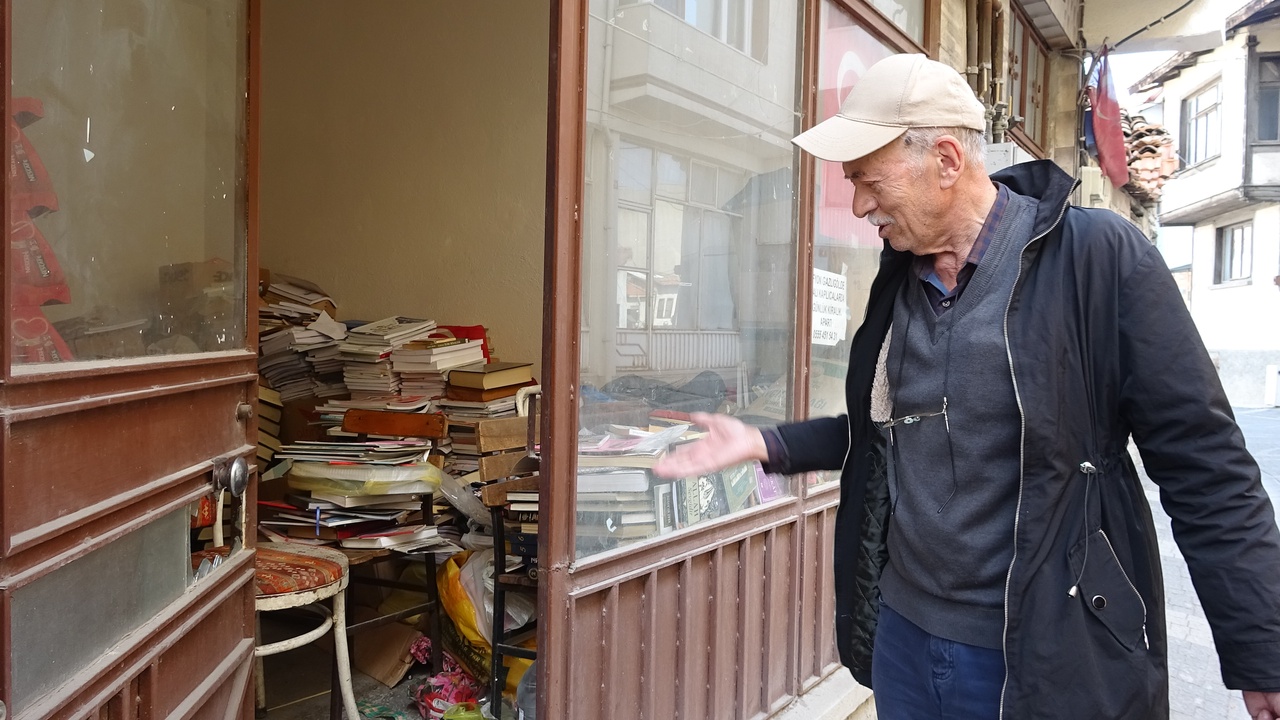 Kitabevine Hırsızlık: İkinci El Kitaplar Çalındı