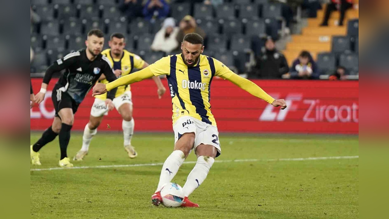 Cenk Tosun'un Fenerbahçe'deki Geleceği Belirsizliğini Koruyor