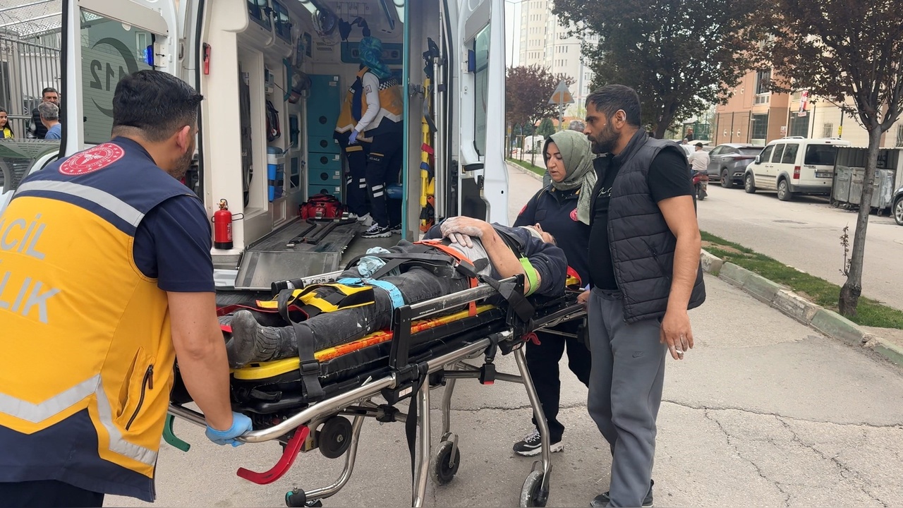 İnşaatta İskeleden Düşen İşçi Yaralandı