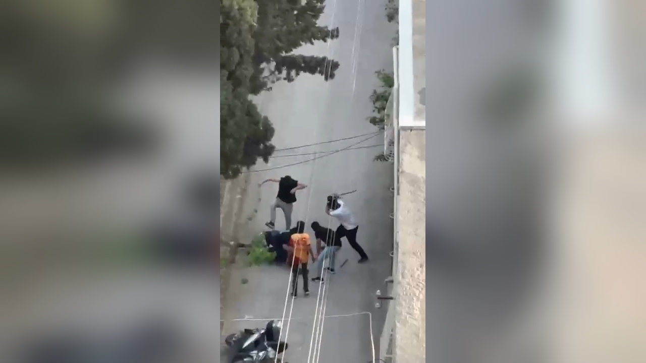 Kar Maskeli Saldırganlar Bir Kişiyi Dövdü