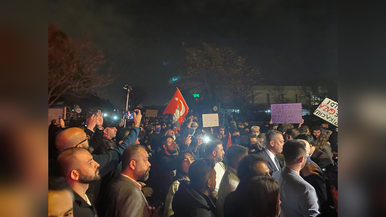 CHP, RTÜK Önünde Yayın Durdurma Eylemi Gerçekleştirdi