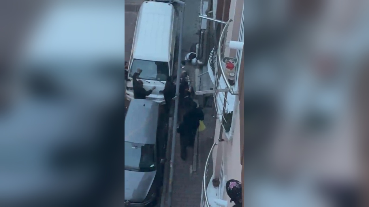 Kağıthane'de Park Yeri Kavgası Kameralara Yansıdı