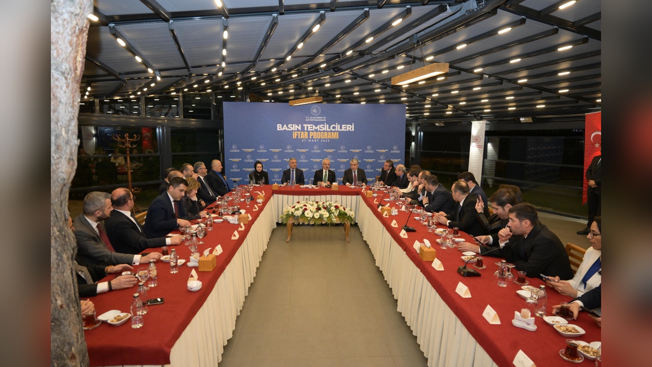 Sosyal Medya Düzenlemesi: 13-16 Yaş Arası Ebeveyn İzni Gerekecek