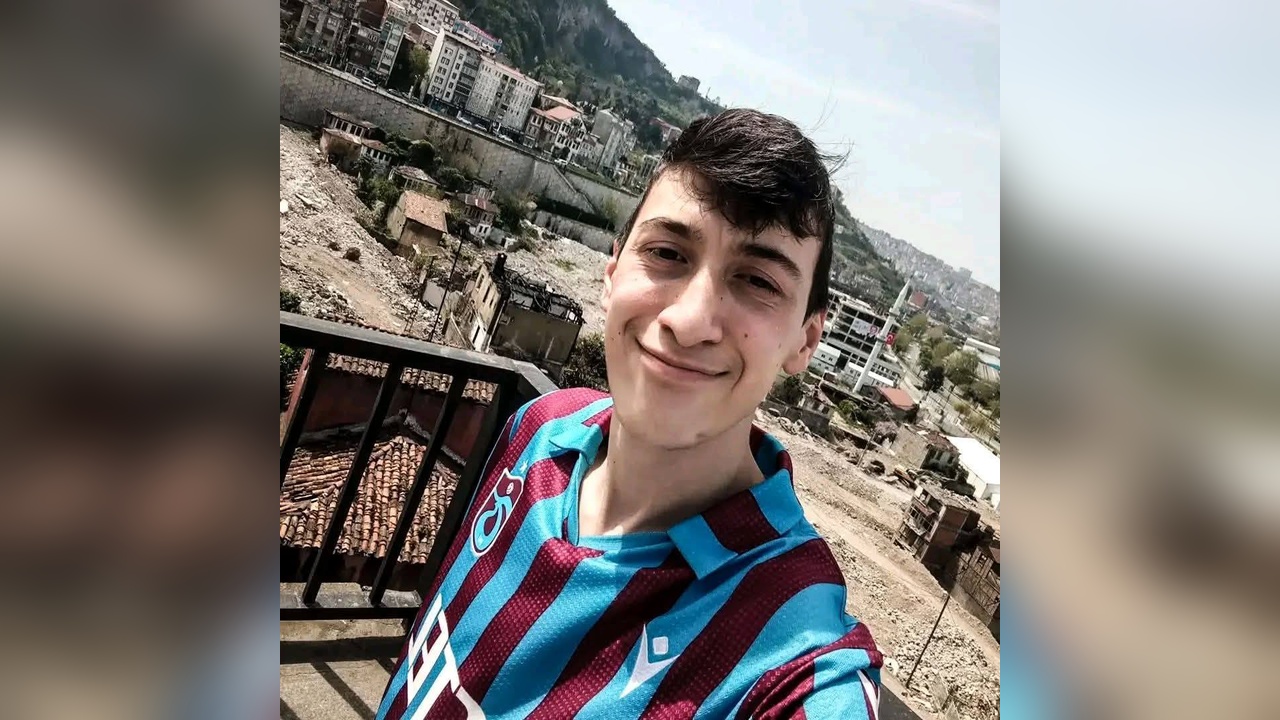 Ehliyetsiz Sürücü Yayaya Çarptı, Kaza Anı Kamerada Kaydedildi