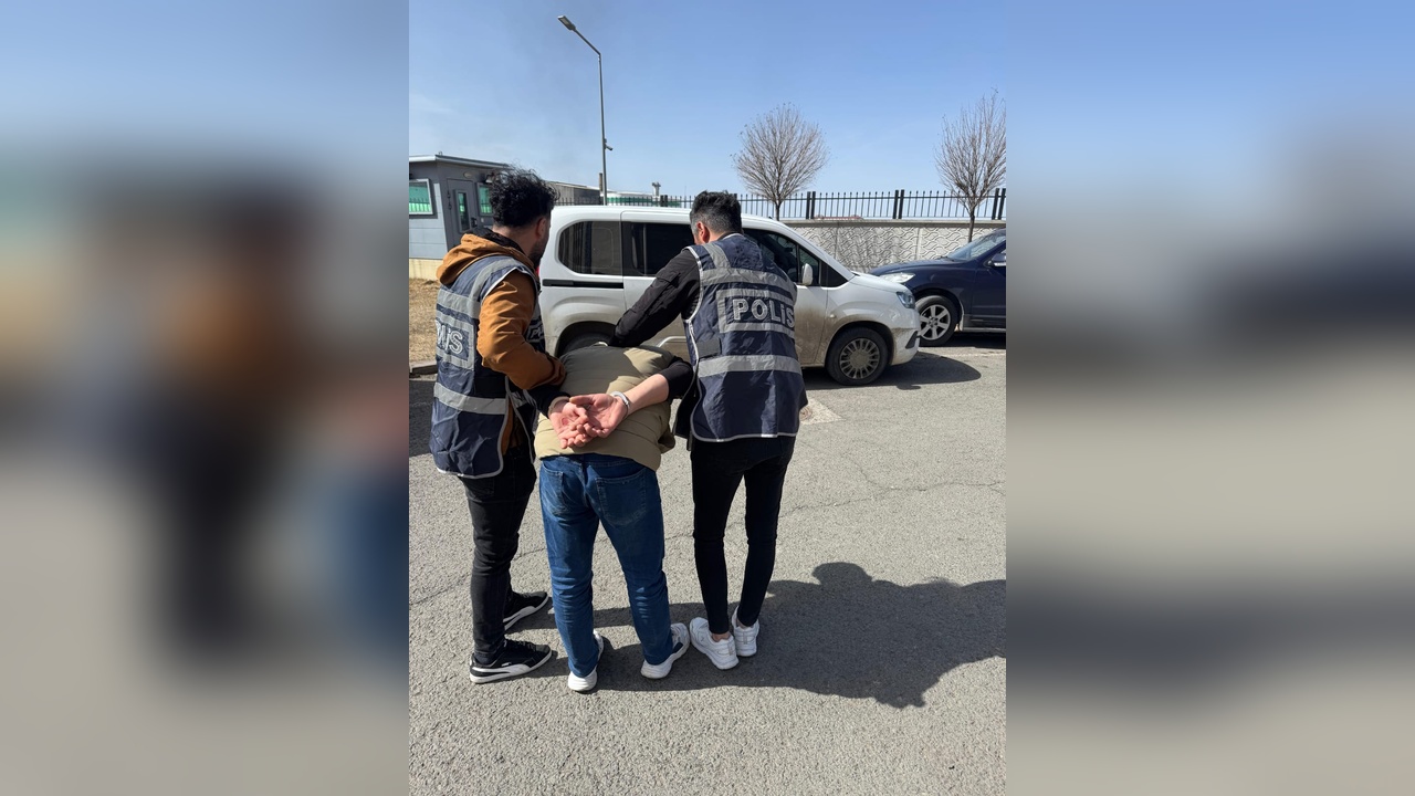 Kadın Kılığına Giren Firari Hükümlü Havalimanında Yakalandı