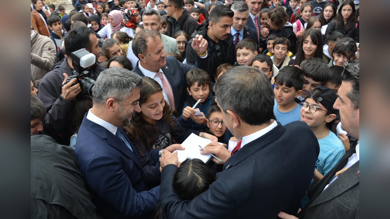Bakan Tekin'den Öğretmene Sürpriz Doğum Günü Mesajı