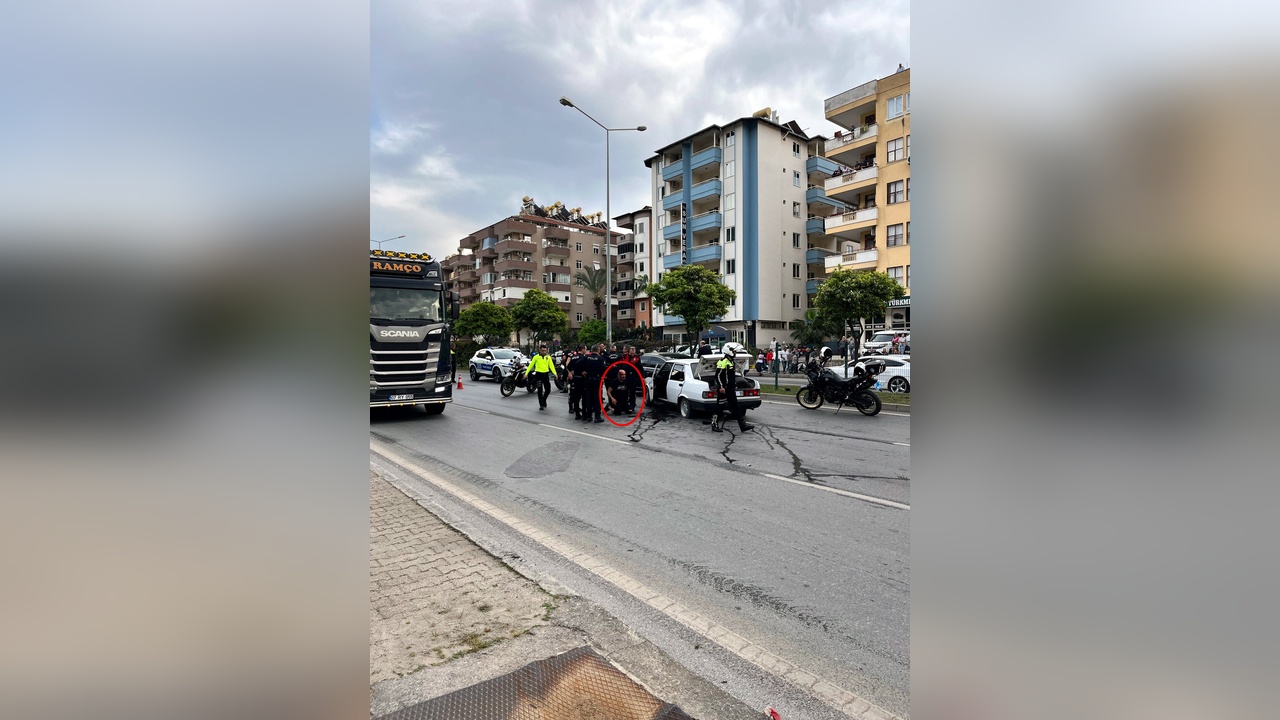 Ehliyetsiz ve Alkollü Sürücü, Kaza Sonrası Polise Yakalandı