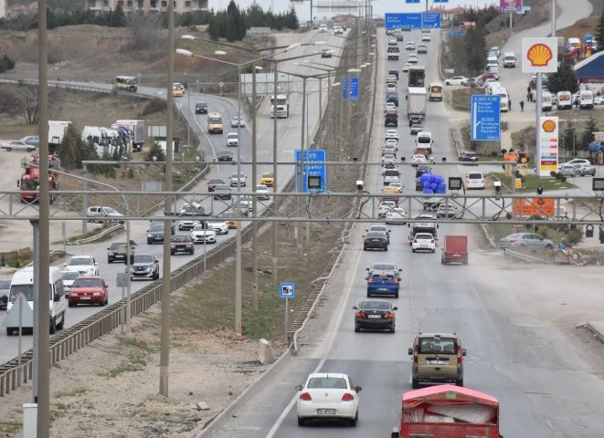Bayram tatili trafiği felç etti