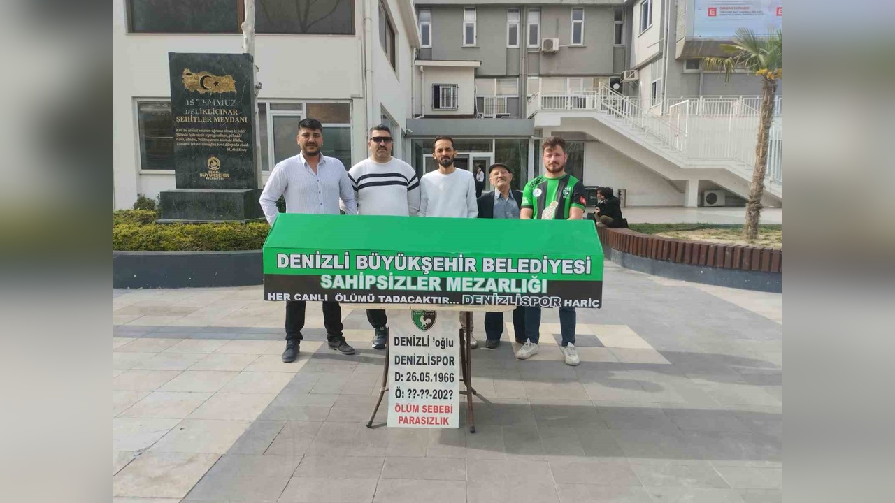 Denizlispor Taraftarları Tabutlu Eylem Gerçekleştirdi