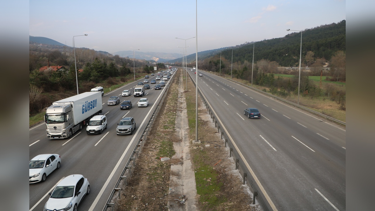 Bolu Otoyolunda Bayram Yoğunluğu Artıyor
