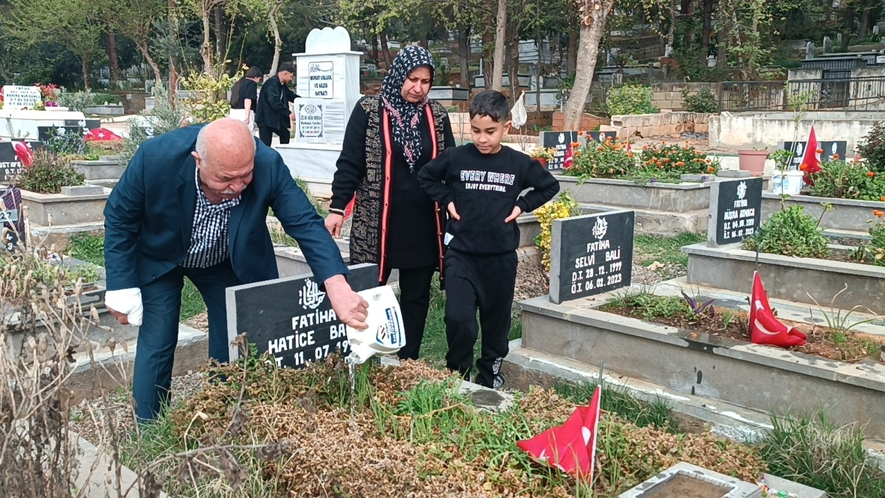 Arife Günü Mezarlıklarda Yoğunluk Oluşturdu