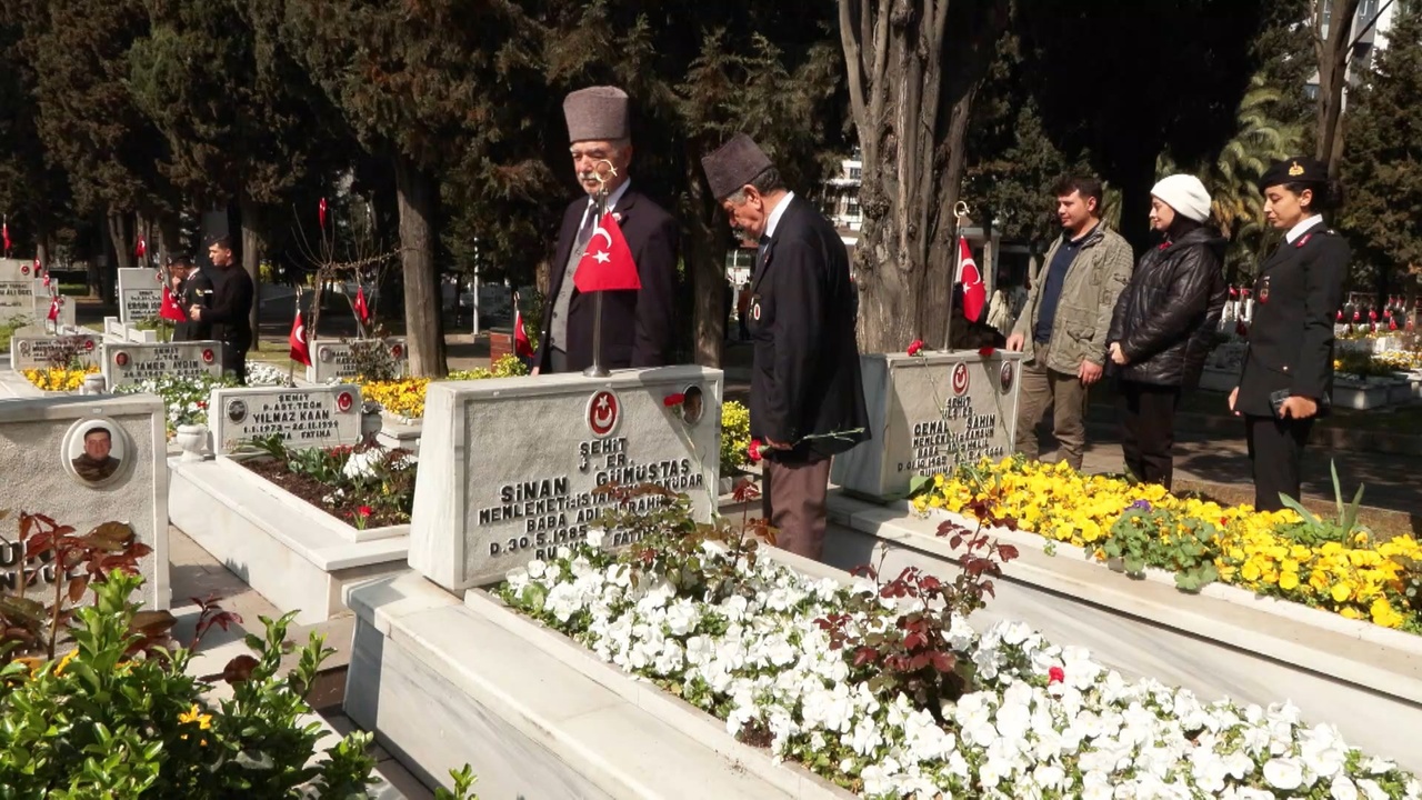 Vali Davut Gül, Edirnekapı Şehitliği'ni Ziyaret Etti