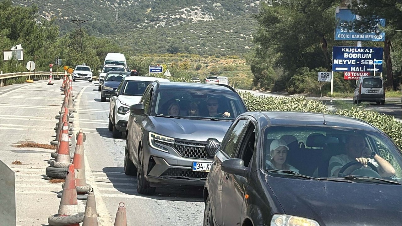 Bodrum'a Bir Günde 10 Bin Araç Girişi Gerçekleşti
