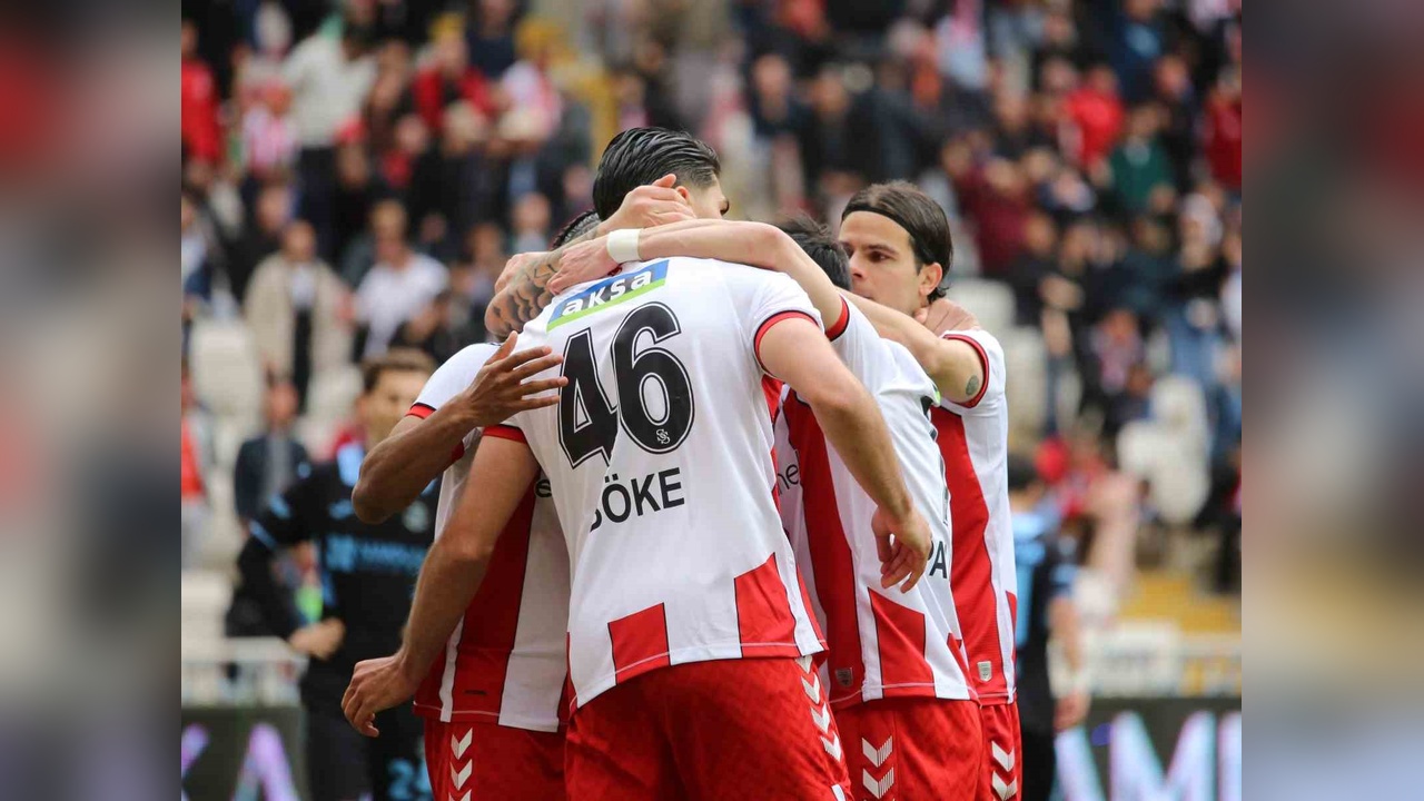 Sivasspor, Adana Demirspor'u Farklı Geçti