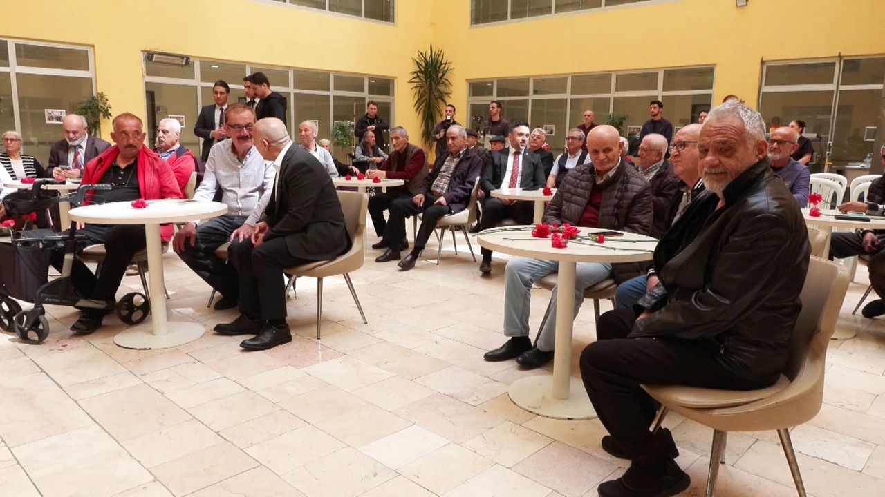 Vali Davut Gül, Sultangazi Huzurevi'nde Bayram Ziyareti Gerçekleştirdi