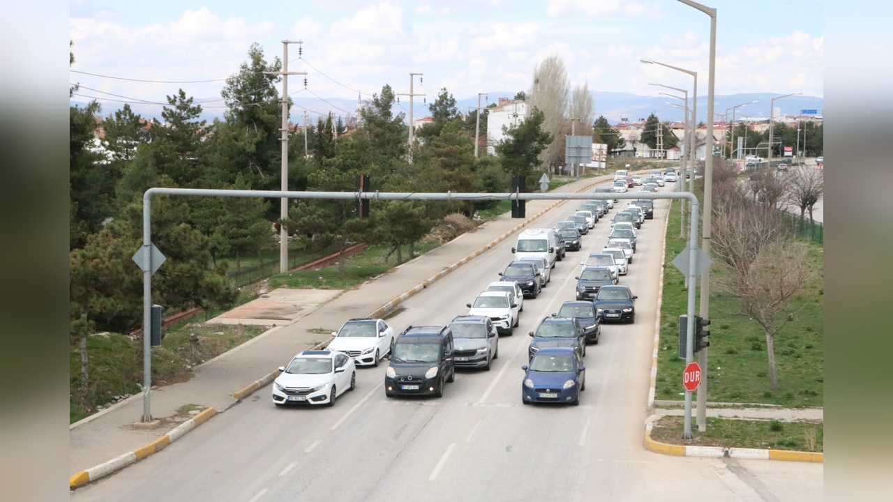 Afyonkarahisar'da Tatil Döneminde Yoğun Trafik Yaşandı