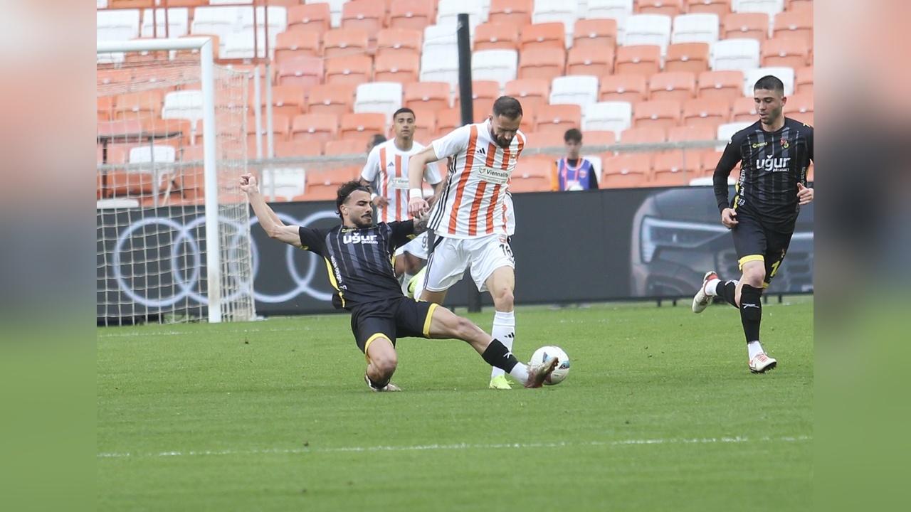 İstanbulspor, Adanaspor'u 2-0 Mağlup Etti