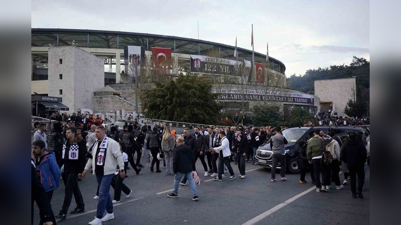 Beşiktaş Taraftarları Derbi İçin Hazır