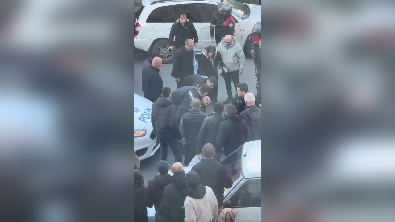 Şişli'de Trafiği Engelleyenlere Müdahale Eden Polise Saldırı