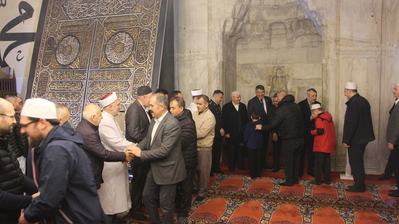 Edirne'de Bayram Namazı Coşkusu: Eski Cami Dolu