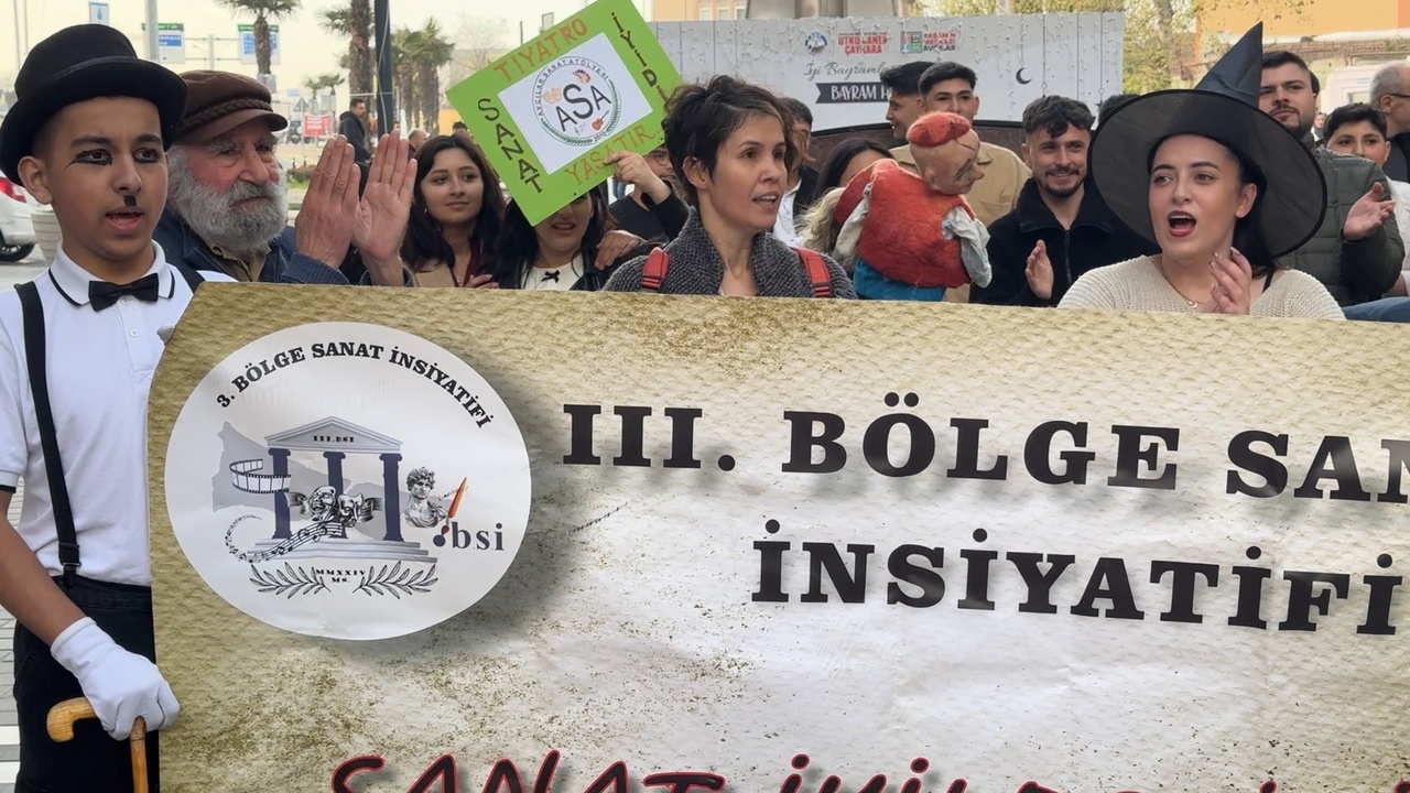 Avcılar'da Dünya Tiyatrolar Günü Coşkuyla Kutlandı