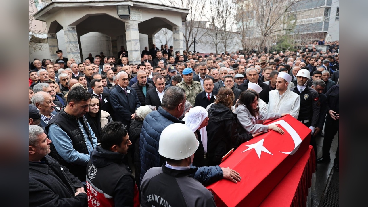 Muş'ta Şehit Polis Acar İçin Tören Düzenlendi