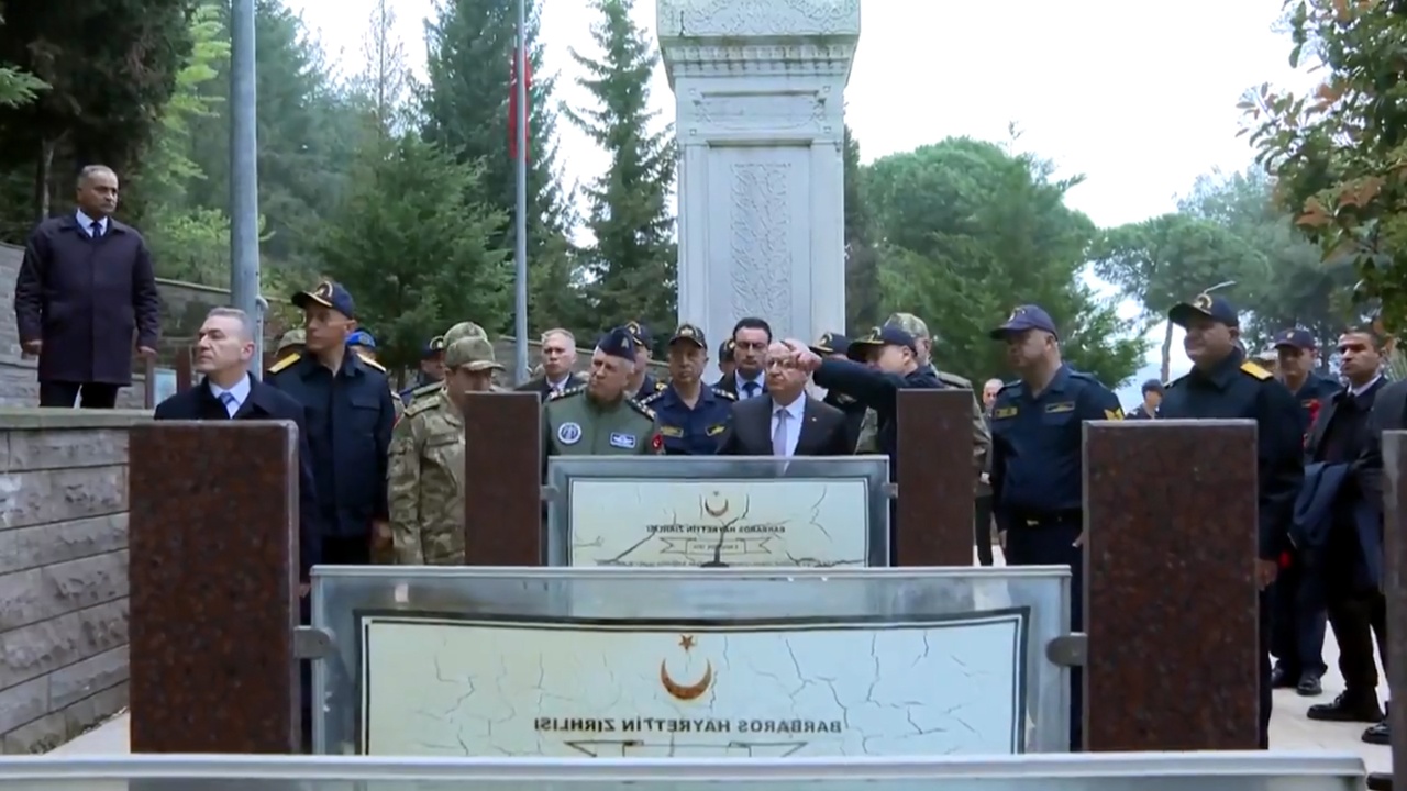 Bakan Güler, Barbaros Şehitliği'nde Anma Törenine Katıldı