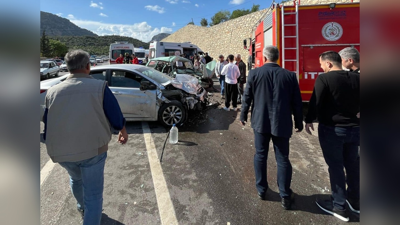 Mersin'de Zincirleme Trafik Kazası: Bir Kişi Hayatını Kaybetti