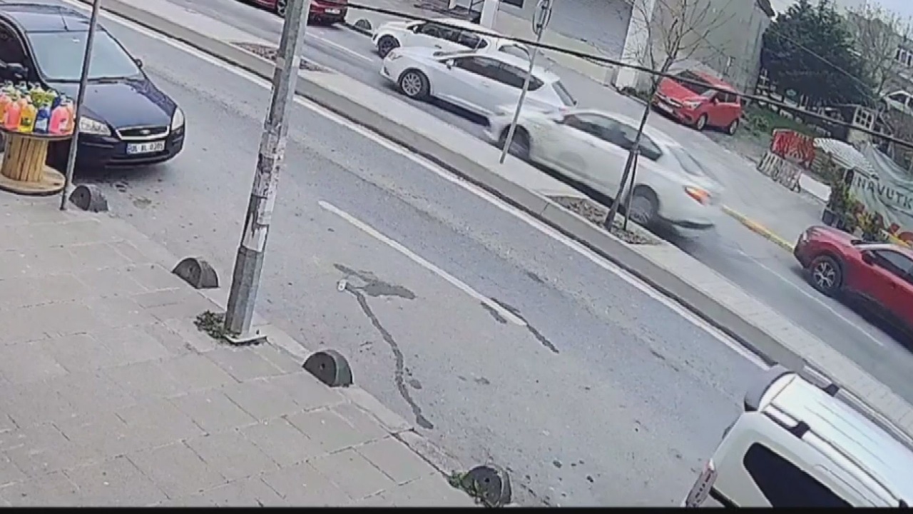 Arnavutköy'de Trafik Kazası: Üç Kişi Yaralandı