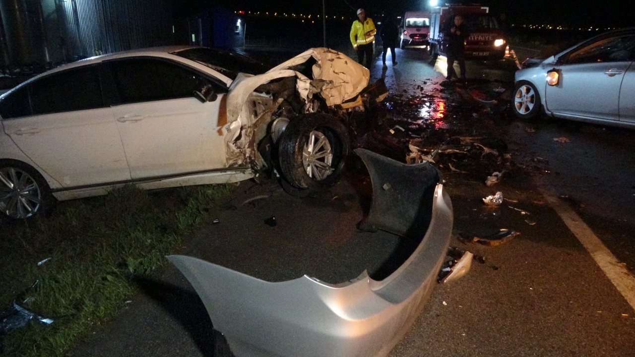Çanakkale'de Trafik Kazası: Üç Kişi Hayatını Kaybetti