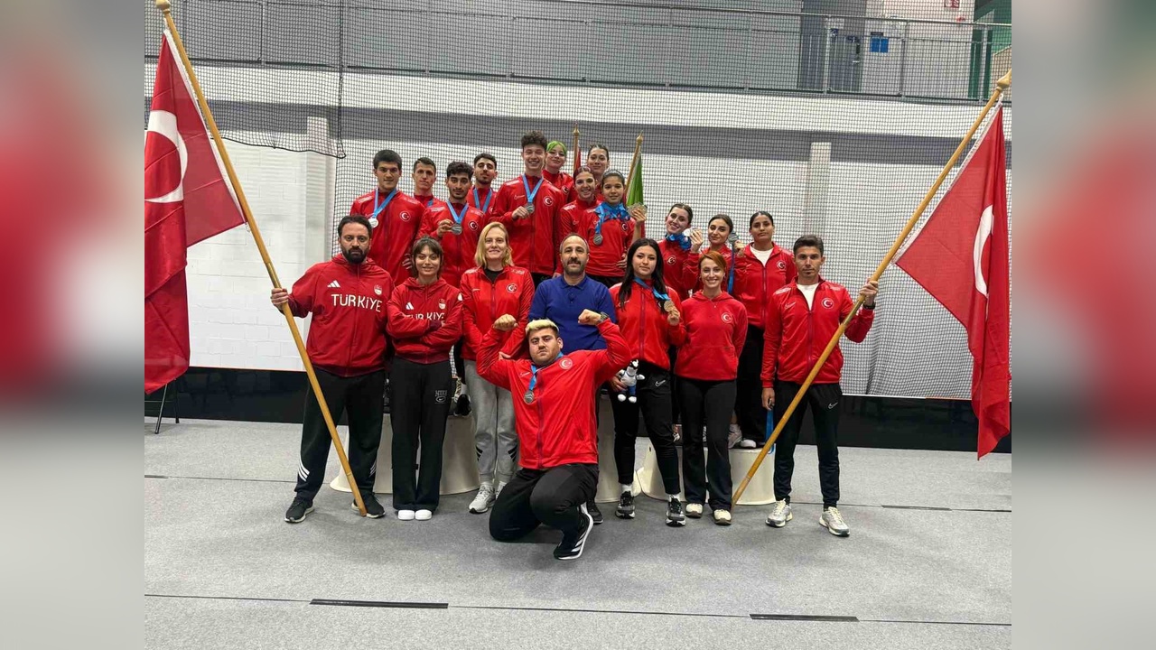 Bakan Bak, Özel Sporcuları Kutladı