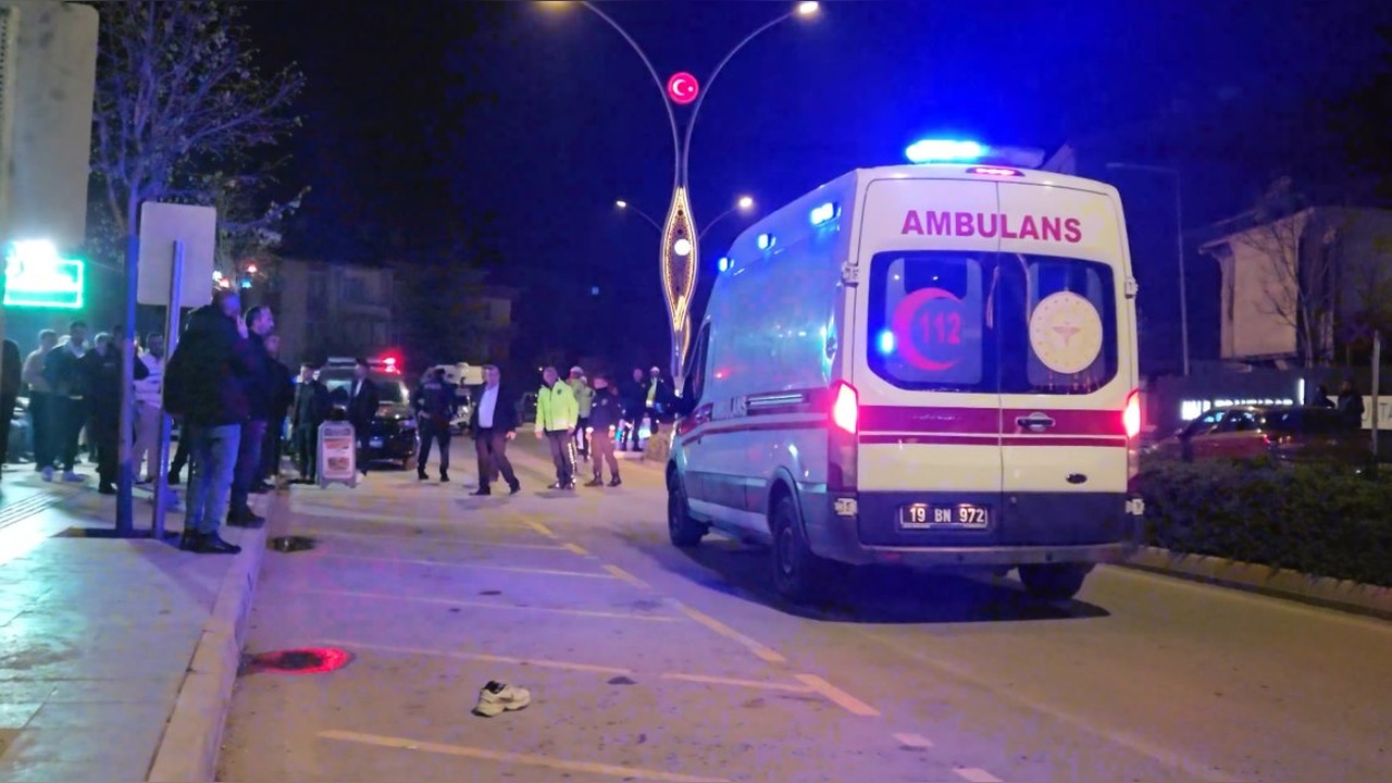 Pideci Dükkanında Sopalı ve Bıçaklı Kavga: Bir Kişi Hayatını Kaybetti
