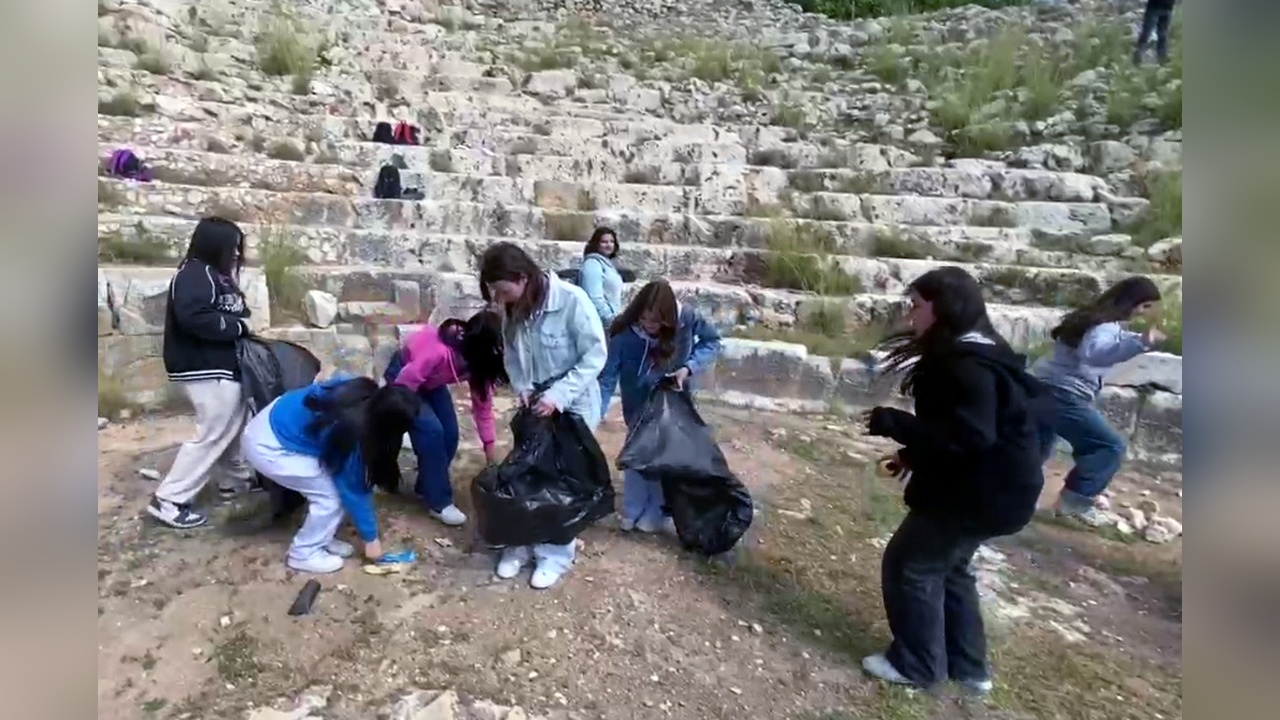 Öğrenciler Antik Kentlerde Temizlik Faaliyeti Gerçekleştirdi