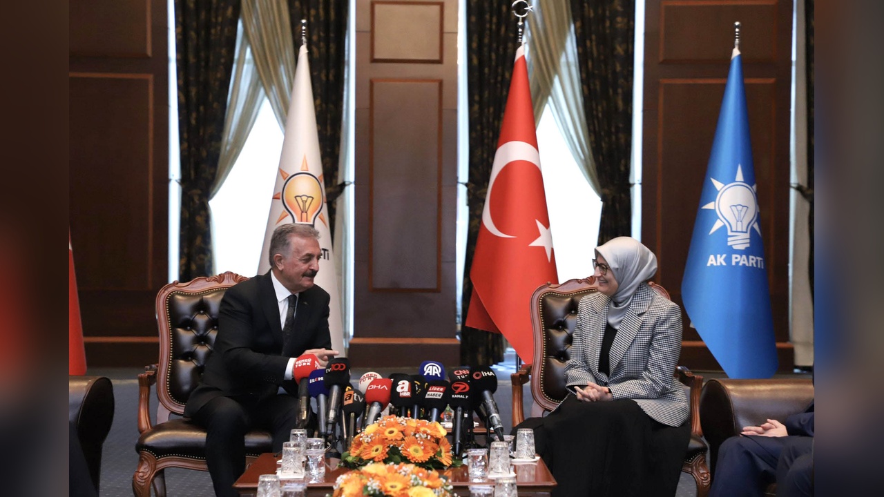 Siyasi Partiler Bayramda Bir Araya Geldi