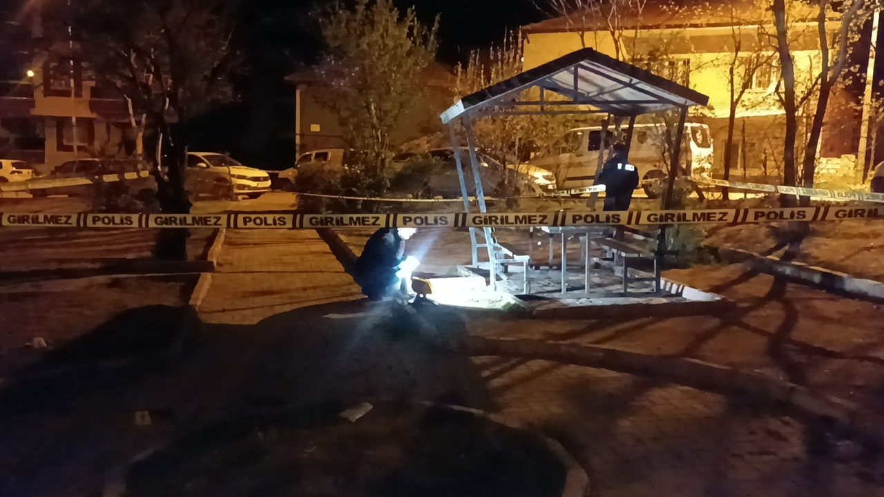 Bıçaklı Kavga: 1 Ölü, 3 Yaralı