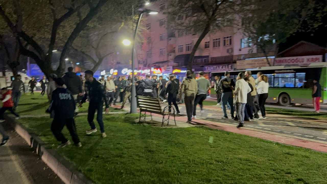 Sakarya'da Silahlı ve Bıçaklı Kavga: 8 Kişi Gözaltında