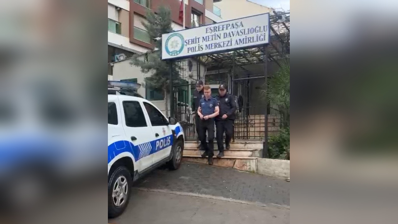 Eski Dolandırıcı, Bu Sefer Polis Üniformasıyla Tutuklandı
