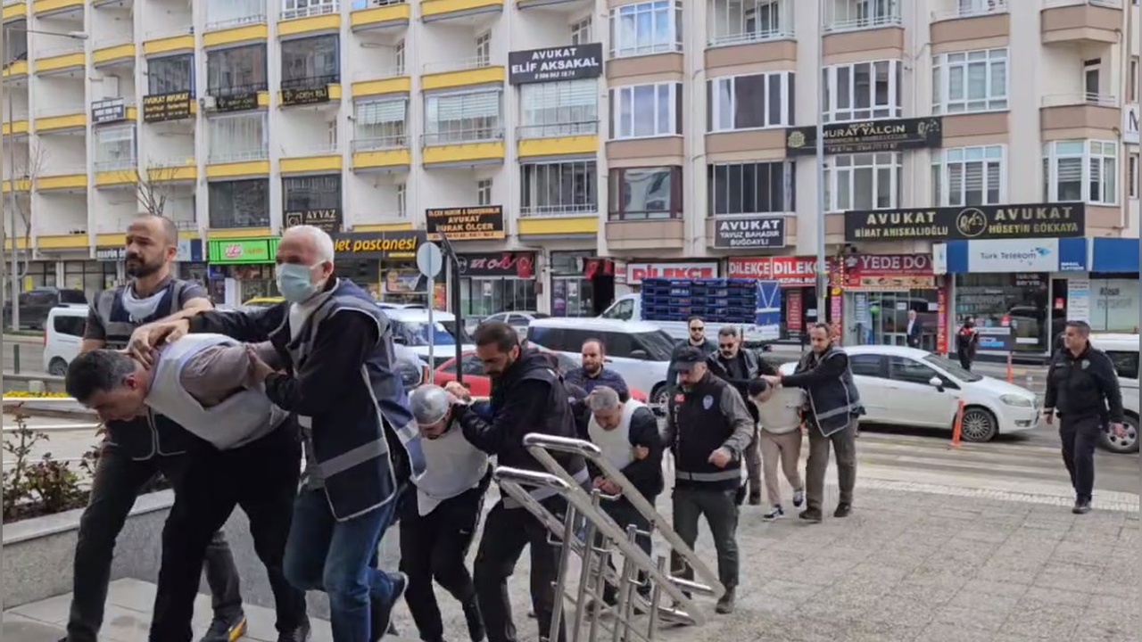 Pideci Dükkanında Sopalı ve Bıçaklı Kavga: 1 Ölü, 3 Yaralı