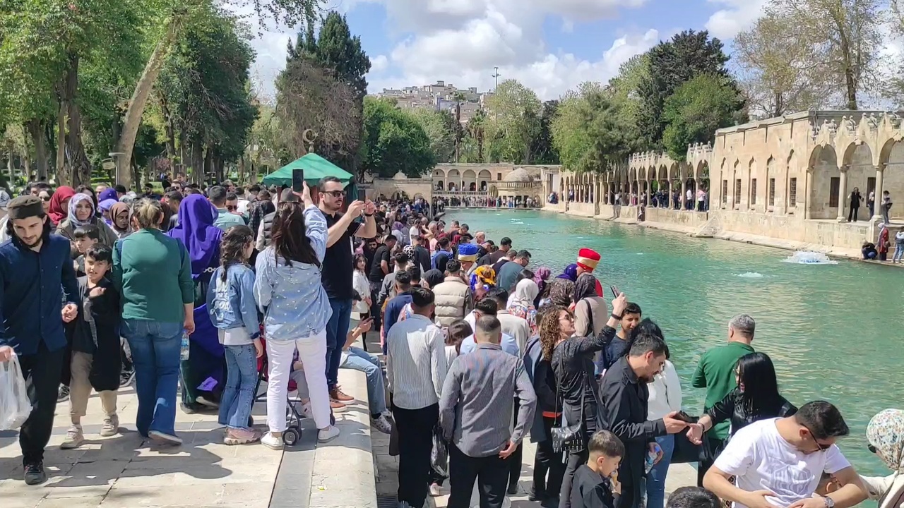Balıklıgöl, Ziyaretçi Akınına Uğradı