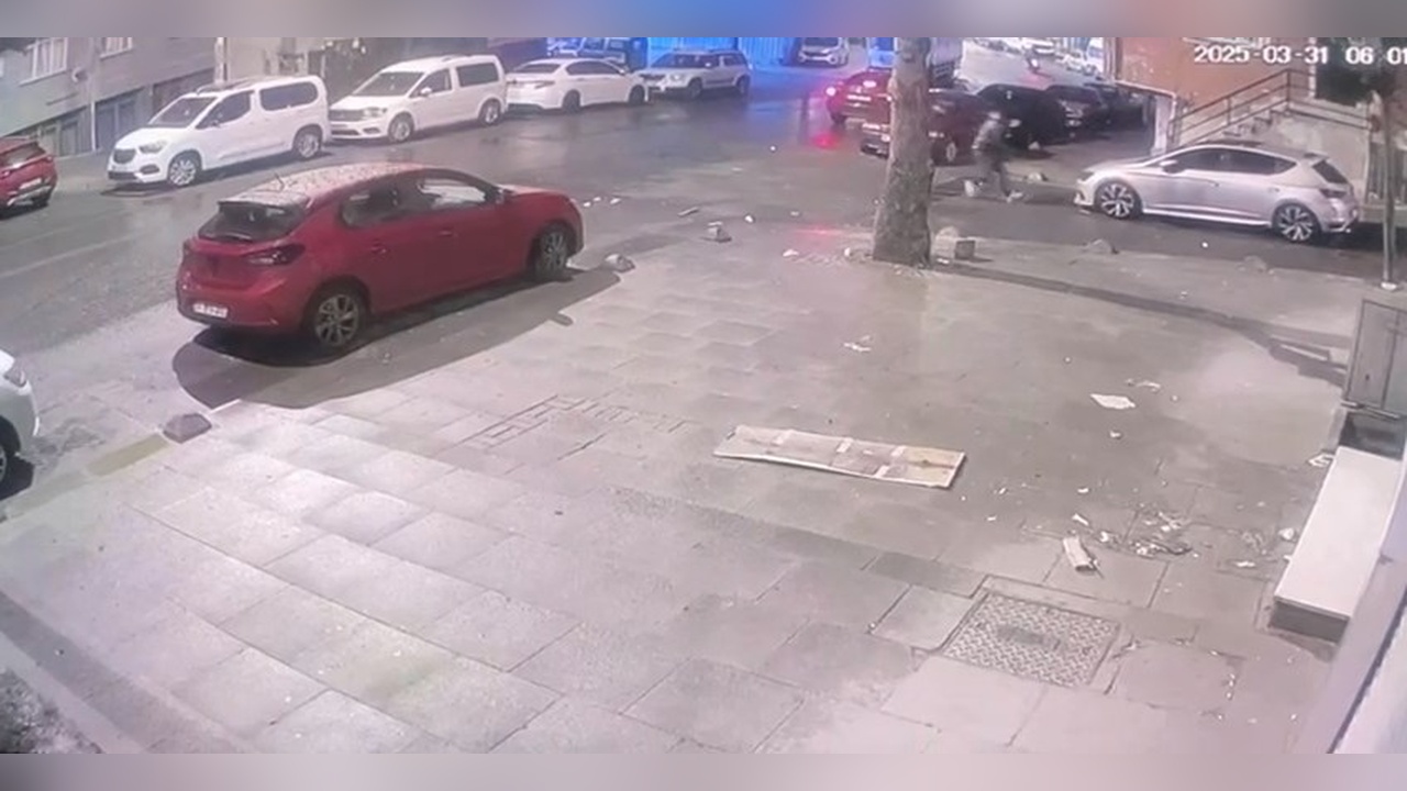 Esenler'de Dört Otomobilin Farları Çalındı