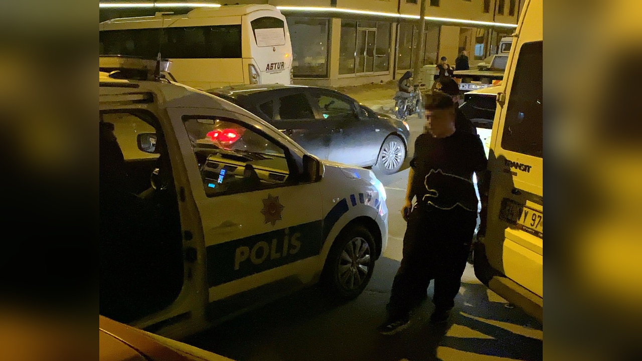 Ehliyetsiz sürücü, polisin takibi sonucu yakalandı