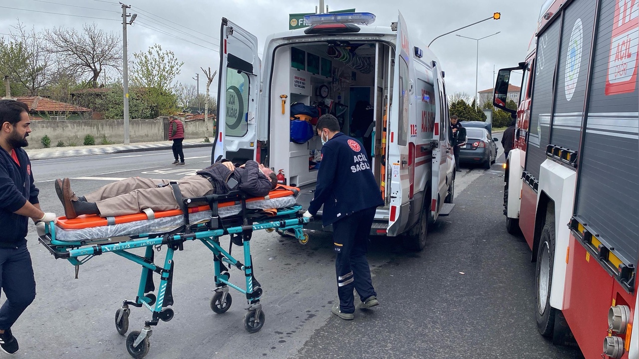 Tekirdağ'da Trafik Kazası: İki Kişi Yaralandı