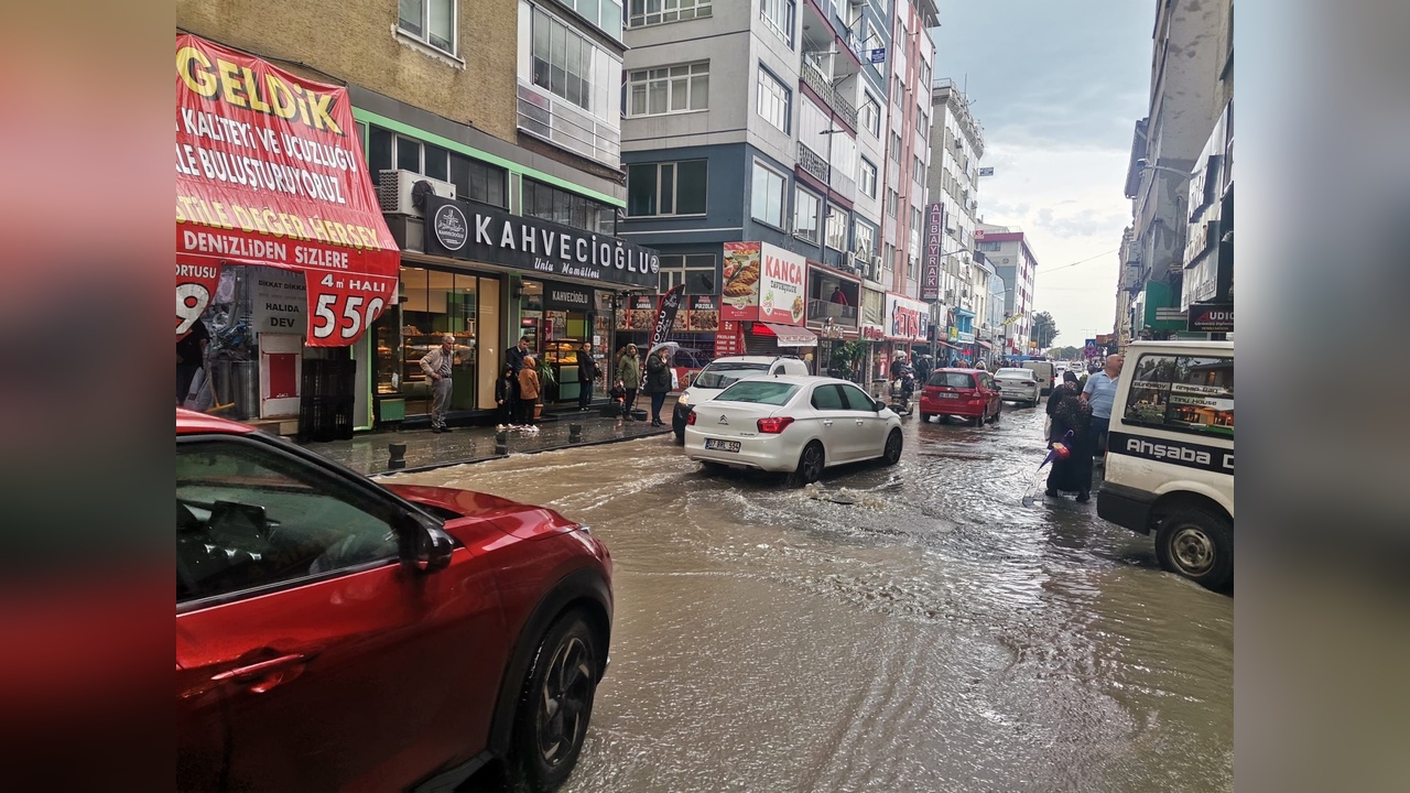 Samsun'da Şiddetli Yağışlar Hayatı Olumsuz Etkiledi
